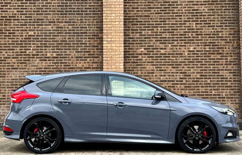 View FORD FOCUS ST-3
